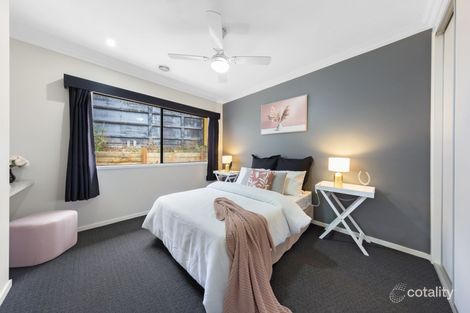 Property photo of 8 Daintree Retreat Caroline Springs VIC 3023