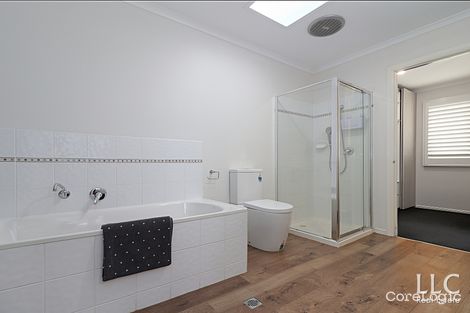 Property photo of 2/24 Tulloch Grove Glen Waverley VIC 3150