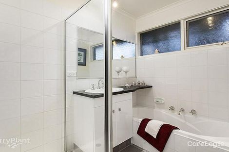Property photo of 32 McNabb Street Berwick VIC 3806