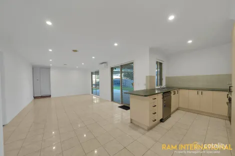 Property photo of 2 Wattle Grove Point Cook VIC 3030