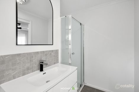 Property photo of 19 Broome Crescent Cranbourne North VIC 3977