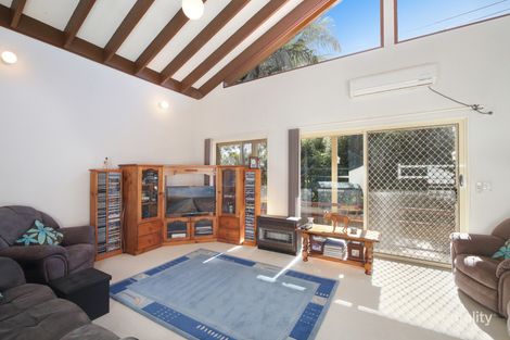 Property photo of 2 Keveer Close Berkeley Vale NSW 2261