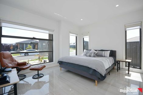 Property photo of 30 Bilby Street Craigieburn VIC 3064