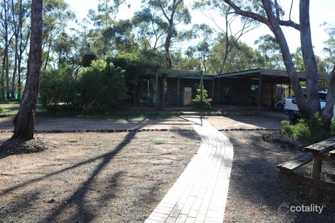 40 COOPERS LANE, WEDDERBURN, VIC 3518