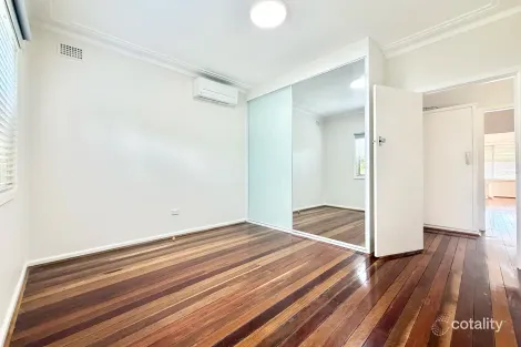 Property photo of 11 Larien Crescent Birrong NSW 2143