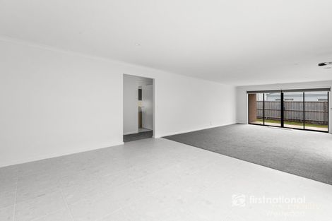8 Brocton Rd, Manor Lakes, VIC 3024