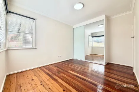 Property photo of 11 Larien Crescent Birrong NSW 2143