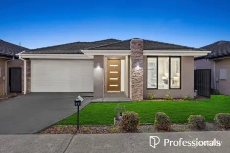 11 Chagall Pde, Clyde North, VIC 3978