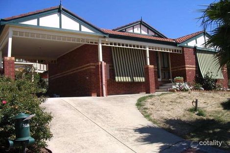 18 Knight Cres, Roxburgh Park, VIC 3064