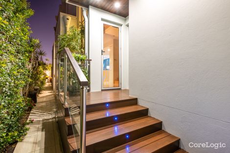 Property photo of 2/13 Oleander Avenue Biggera Waters QLD 4216