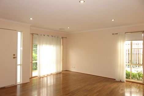 Property photo of 33 Rostron Way Roxburgh Park VIC 3064