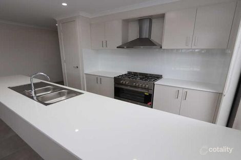 Property photo of 47 Cuttlefish Circuit Tarneit VIC 3029