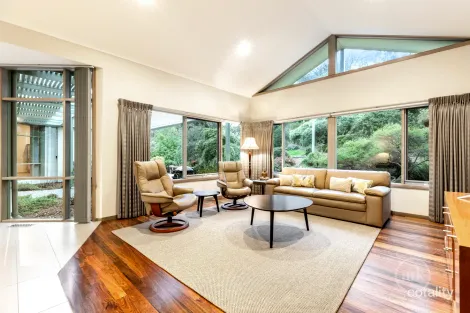 Property photo of 35 Sweeneys Lane Eltham VIC 3095