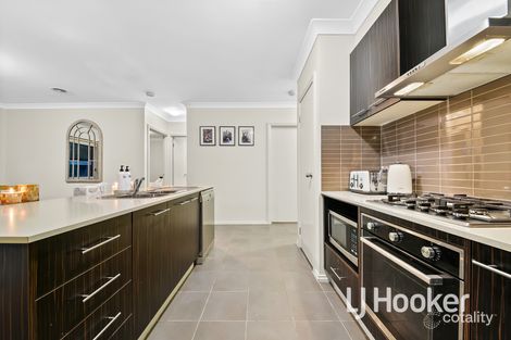 Property photo of 28 Caspian Chase Pakenham VIC 3810