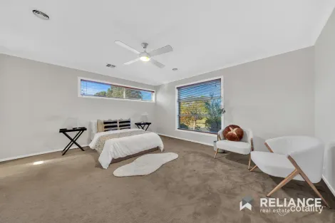 Property photo of 17 Ellenborough Crescent Manor Lakes VIC 3024