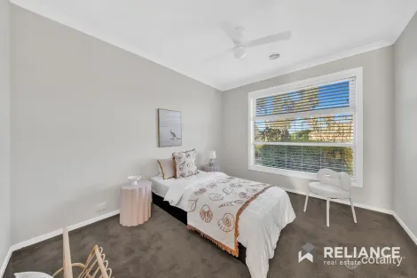 Property photo of 17 Ellenborough Crescent Manor Lakes VIC 3024