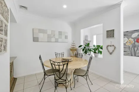 Property photo of 203 Macpherson Street Warriewood NSW 2102