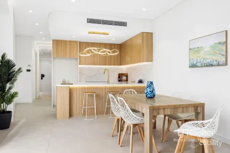 Property photo of 27 Elouera Crescent Moorebank NSW 2170