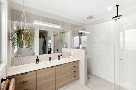 Property photo of 8 Bose Street Mount Duneed VIC 3217