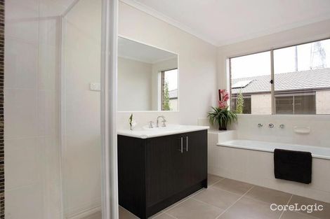 Property photo of 57 Rossiter Retreat Cranbourne North VIC 3977