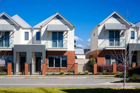 18 ELMWOOD CCT, WODONGA, VIC 3690