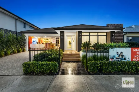 15 Kunlun Cres, Clyde North, VIC 3978