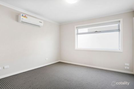 Property photo of 5 Rocket Lane Cranbourne North VIC 3977