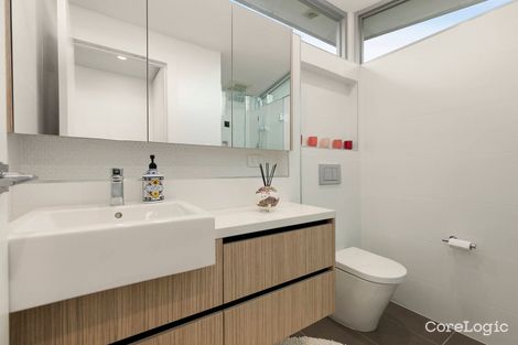 Property photo of 2/15 Esmale Street Strathmore VIC 3041