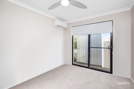 Property photo of 4/13 Schneider Avenue Labrador QLD 4215