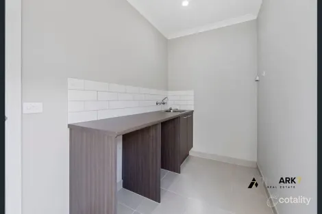 Property photo of 88 Wimbledon Boulevard Strathtulloh VIC 3338