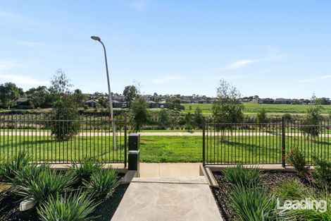 Property photo of 10 Short Walk Sunbury VIC 3429