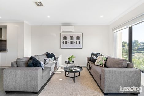 Property photo of 10 Short Walk Sunbury VIC 3429