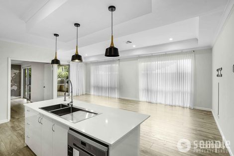 111 Honeywood Ave, Wandi, WA 6167