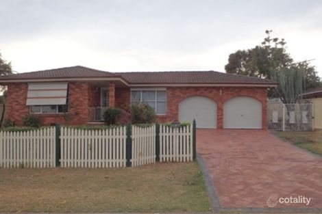 Property photo of 2 Pine Creek Circuit St Clair NSW 2759