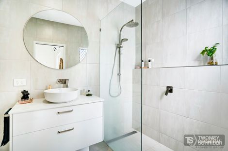 Property photo of 31 Lakeside Drive Smithfield QLD 4878