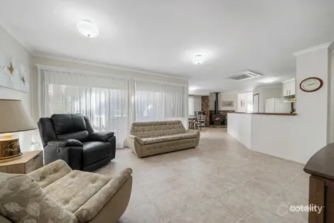 Property photo of 9 Miller Court Gatton QLD 4343