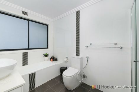 Property photo of 8 Burriang Way Pemulwuy NSW 2145