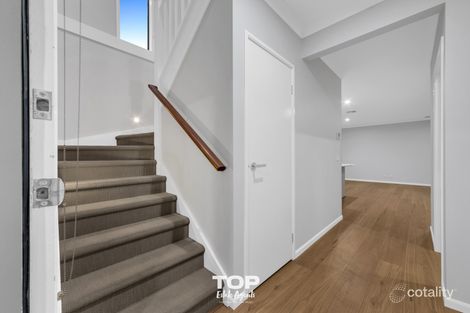 Property photo of 33 Canmore Street Cranbourne East VIC 3977