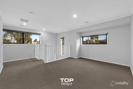 Property photo of 33 Canmore Street Cranbourne East VIC 3977