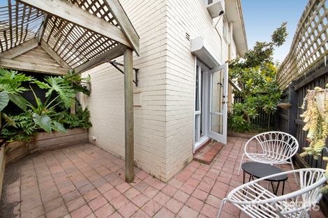 Property photo of 7/2 Rosedale Avenue Glen Huntly VIC 3163