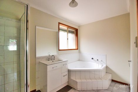 Property photo of 10 Dowding Close Fawkner VIC 3060