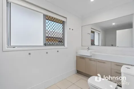 Property photo of 18 Dily Street Hillcrest QLD 4118