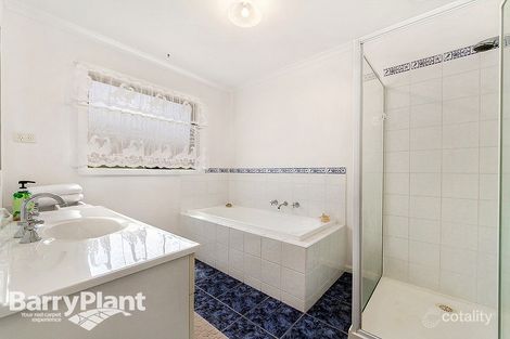 Property photo of 4 Teal Court Cairnlea VIC 3023