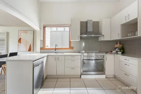 Property photo of 321 Jasper Road Ormond VIC 3204