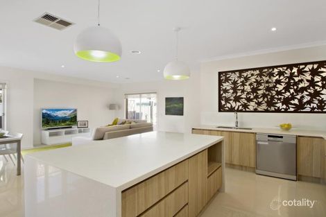 Property photo of 7 Bathgate Crescent Cranbourne East VIC 3977