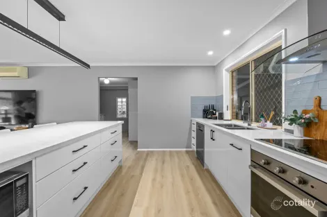 Property photo of 114 Equestrian Drive Yamanto QLD 4305