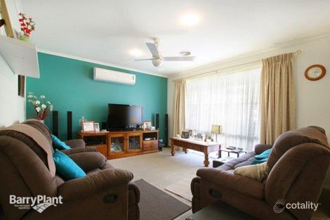 Property photo of 8 Snow Gum Court Pakenham VIC 3810