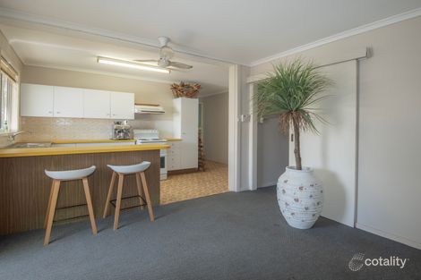 36 Warren St, Goovigen, QLD 4702