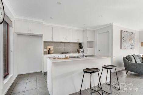 Property photo of 11 Mitta Mitta Way Meadow Heights VIC 3048