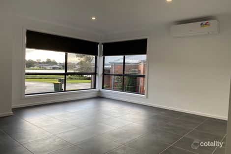 Property photo of 24 Lakeside Court Hamilton VIC 3300